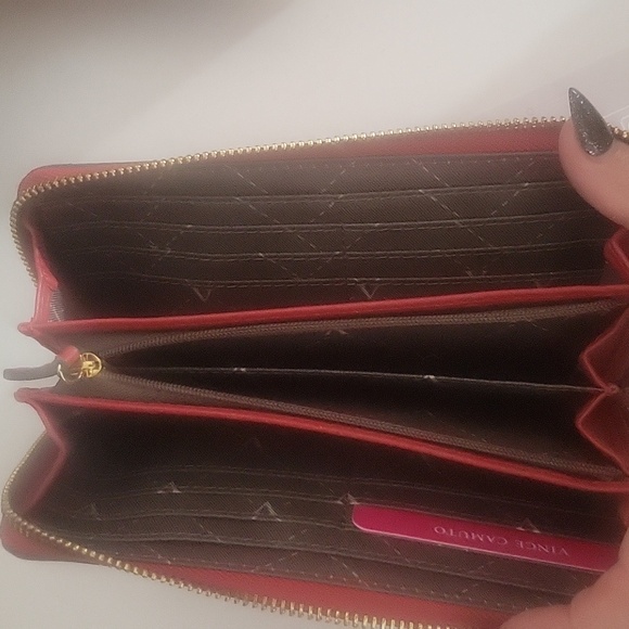 Vince Camuto Brand New Brick Red Wallet Never Used - Picture 3 of 4